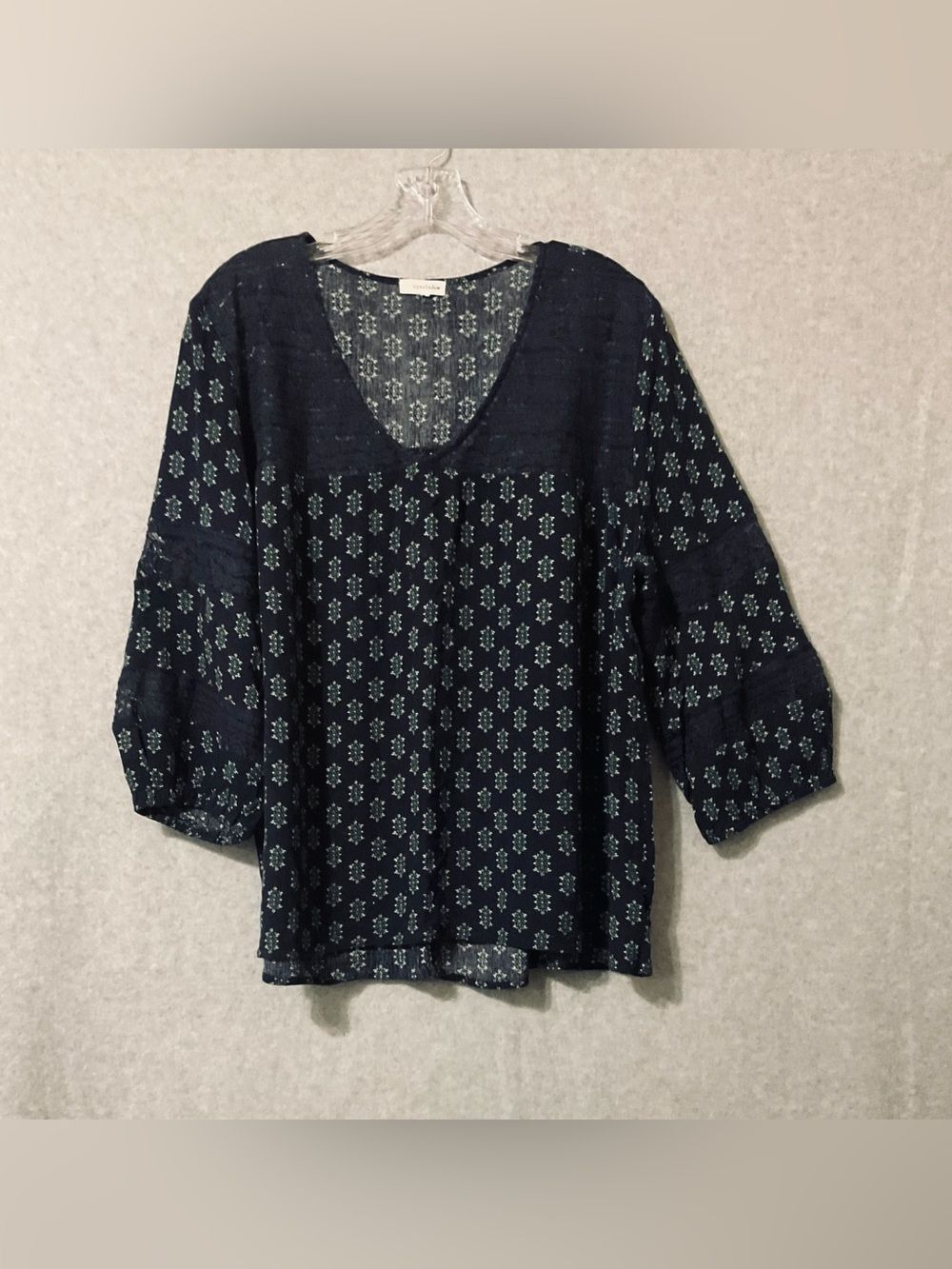Eyeshadow boho  Navy V-Neck Printed Women's Blouse  Sz XL/2XL